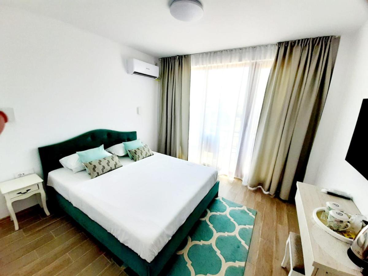 Adriano Pe Plaja Belona Hotel Западен Ефорие Екстериор снимка