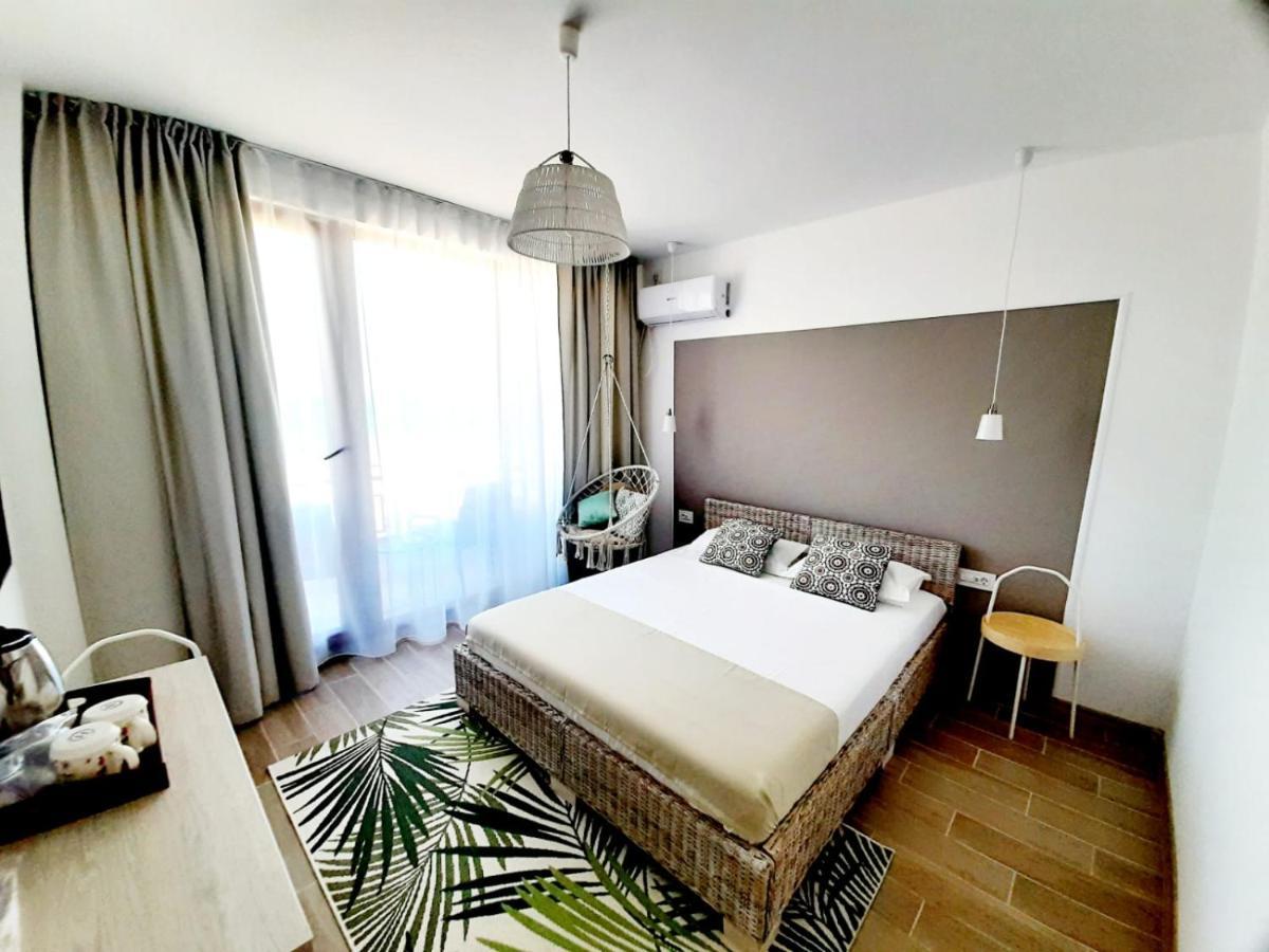Adriano Pe Plaja Belona Hotel Западен Ефорие Екстериор снимка