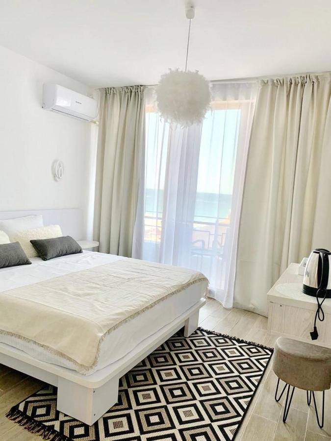 Adriano Pe Plaja Belona Hotel Западен Ефорие Екстериор снимка