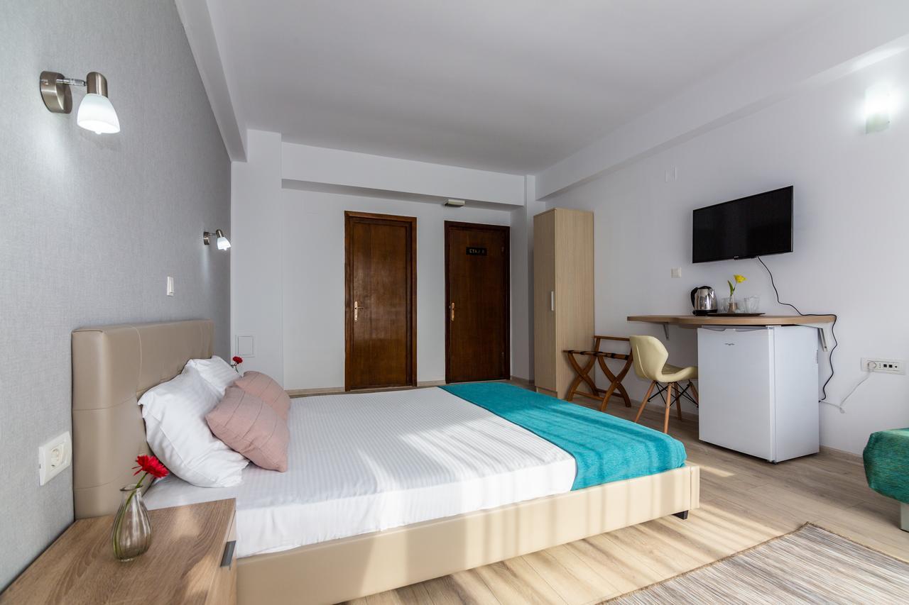 Adriano Pe Plaja Belona Hotel Западен Ефорие Екстериор снимка
