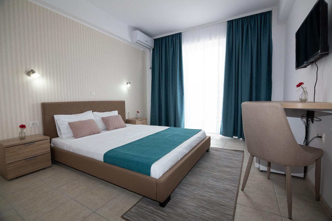 Adriano Pe Plaja Belona Hotel Западен Ефорие Екстериор снимка