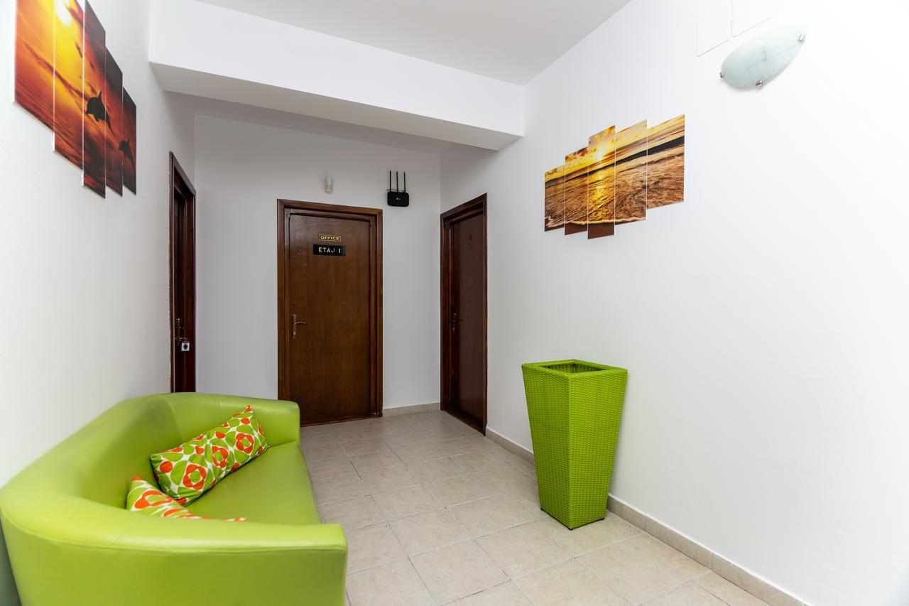 Adriano Pe Plaja Belona Hotel Западен Ефорие Екстериор снимка