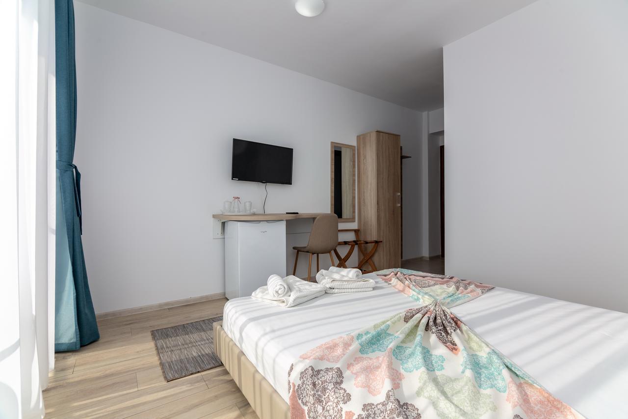 Adriano Pe Plaja Belona Hotel Западен Ефорие Екстериор снимка