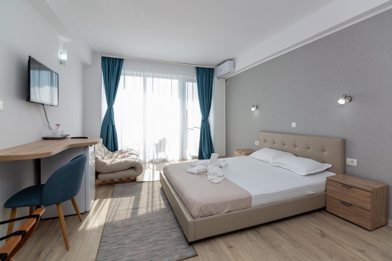 Adriano Pe Plaja Belona Hotel Западен Ефорие Екстериор снимка